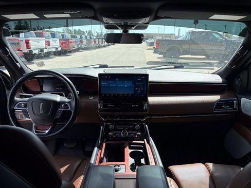 Used 2023 Lincoln Navigator Reserve AWD/4WD image 32