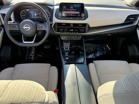 Used 2023 Nissan Rogue SV image 11