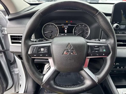 Used 2022 Mitsubishi Outlander SE image 38