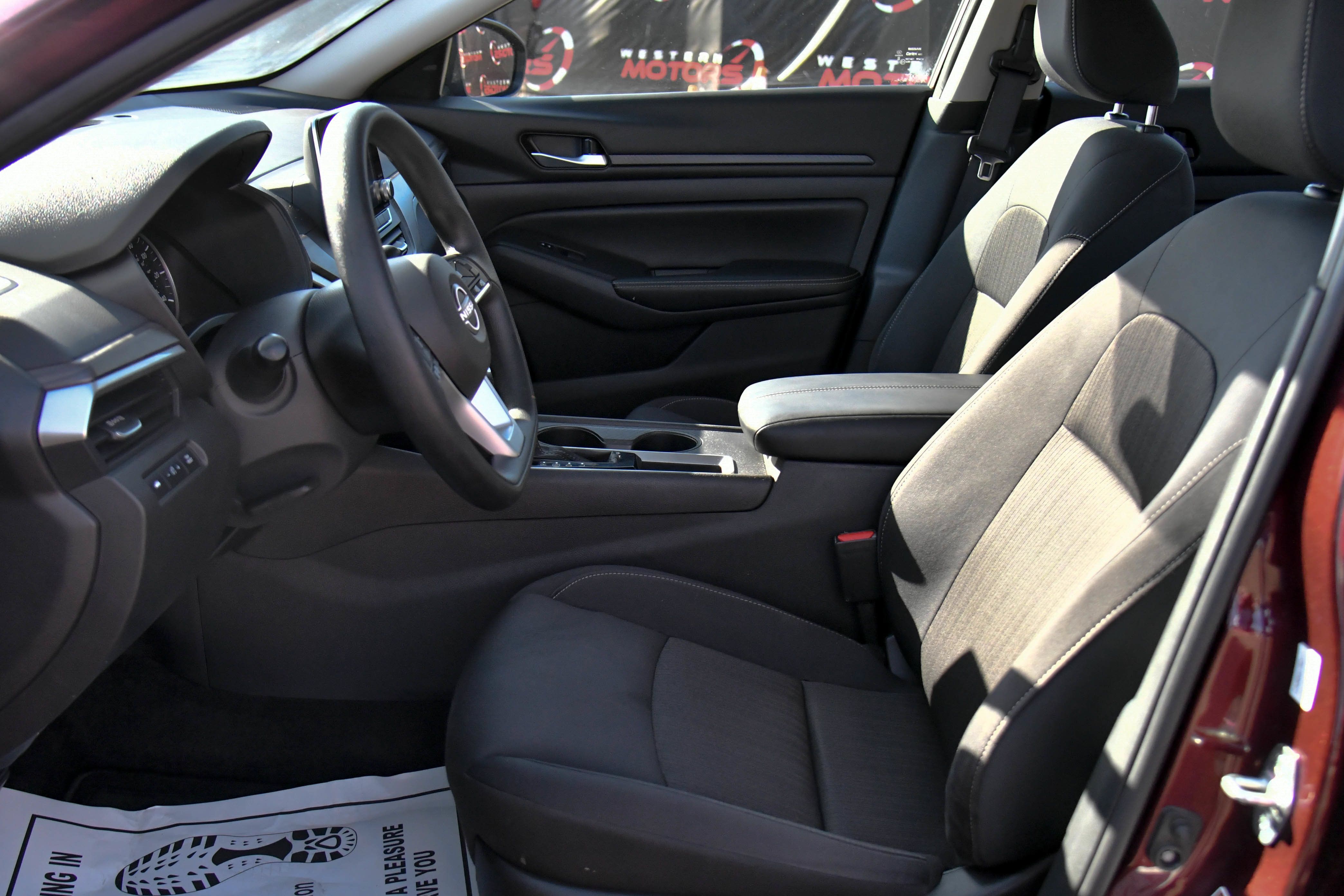 Used 2025 Nissan Altima 2.5 SV FWD image 17