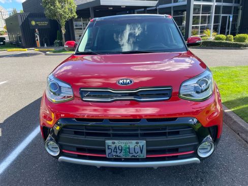 Used 2019 Kia Soul ! w/ Technology Package FWD image 2