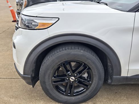 Used 2023 Ford Explorer XLT RWD image 8