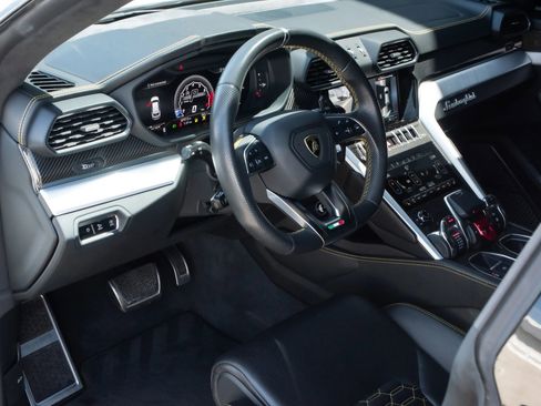 Used 2020 Lamborghini Urus image 10