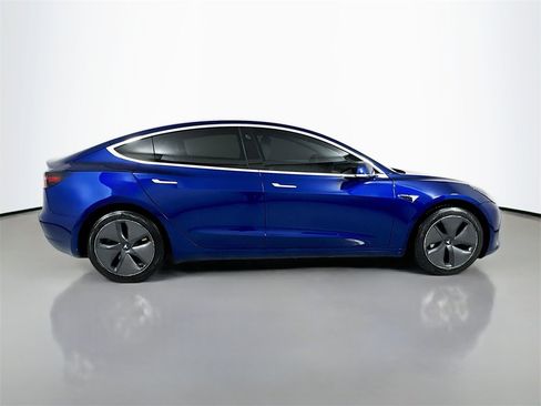 Used 2019 Tesla Model 3 Standard Range image 9