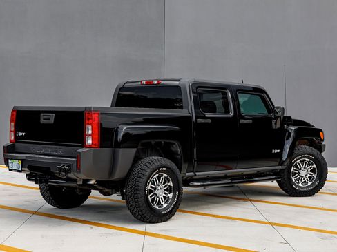 Used 2010 HUMMER H3T Adventure image 8