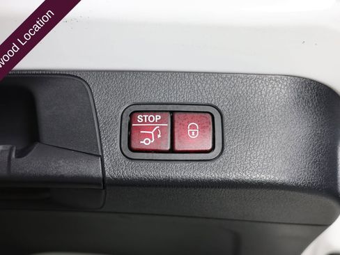 Used 2021 Mercedes-Benz GLB 250 4MATIC image 31