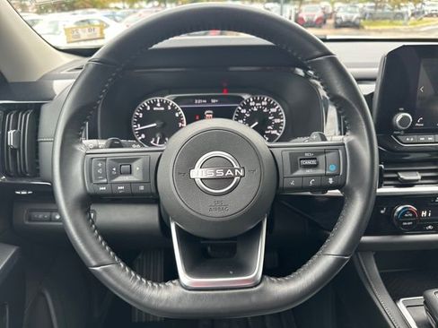 Used 2025 Nissan Pathfinder SV image 13