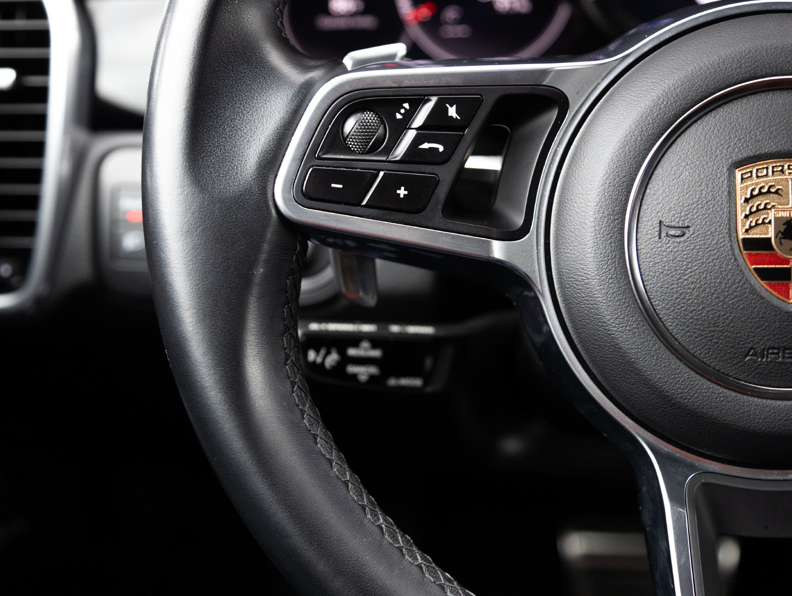 Certified 2023 Porsche Cayenne S Platinum AWD/4WD image 15