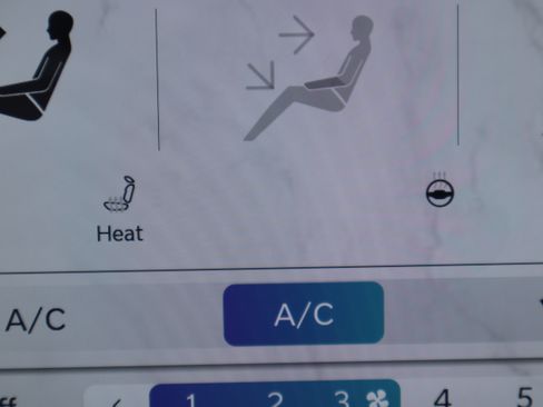 Used 2025 Jeep Wrangler Sahara w/ Safety Group image 21