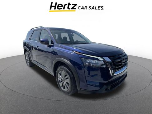 Used 2025 Nissan Pathfinder SV image 1