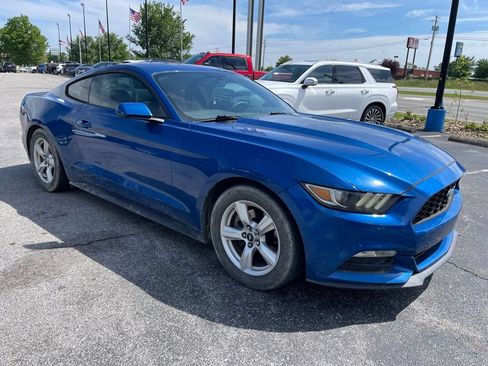Used 2017 Ford Mustang Coupe RWD image 2