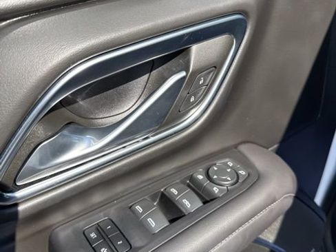 Used 2023 Chevrolet Tahoe Z71 w/ Luxury Package image 12