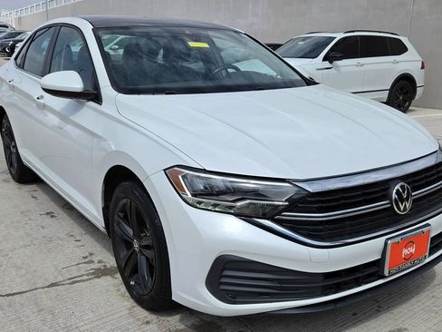 Used 2023 Volkswagen Jetta SE FWD image 3