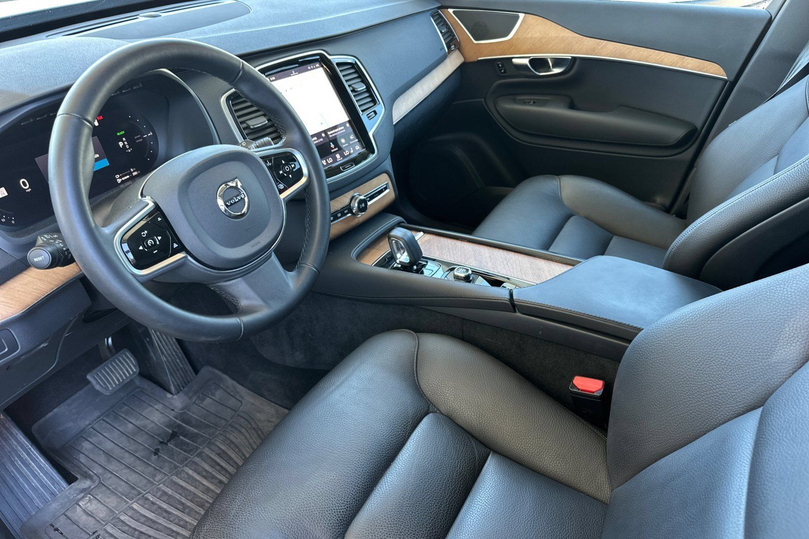 Used 2025 Volvo XC90 T8 Plus w/ Protection Package Premier AWD/4WD image 11