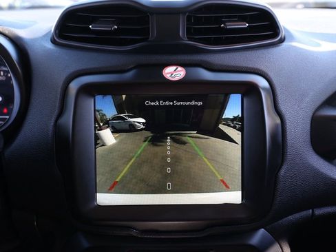 Used 2023 Jeep Renegade Latitude image 30