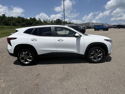 Used 2025 Chevrolet Trax LT FWD image 6