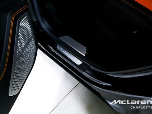 Used 2021 Lamborghini Urus image 19