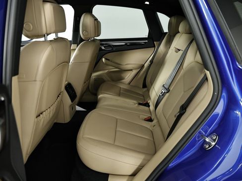 Certified 2021 Porsche Macan image 27