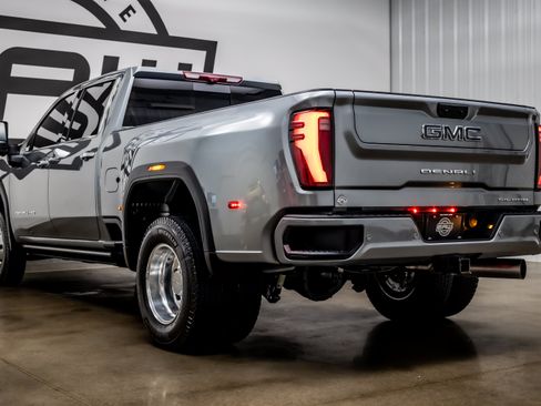 Used 2024 GMC Sierra 3500 Denali Ultimate AWD/4WD image 37