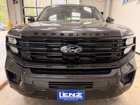 Used 2025 Ford Expedition Platinum w/ Stealth Appearance Package AWD/4WD image 3