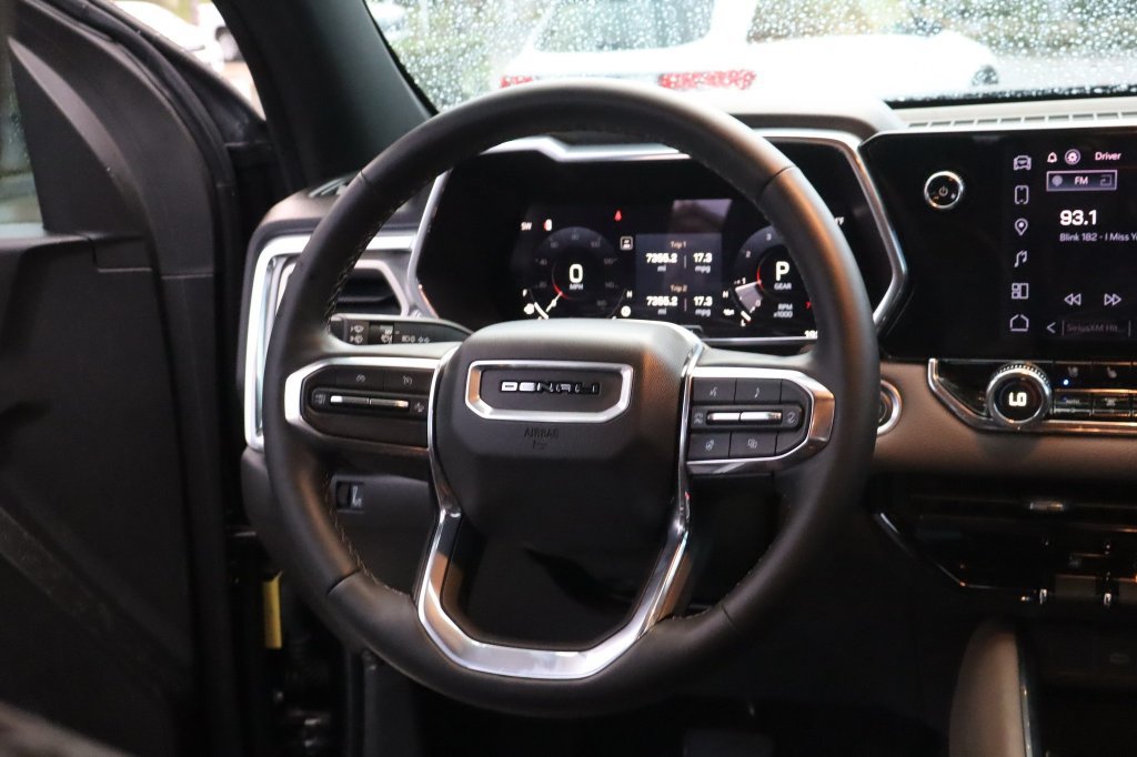 Used 2023 GMC Canyon Denali w/ Denali Black Edition AWD/4WD image 28