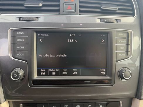 Used 2017 Volkswagen Golf Alltrack S image 27