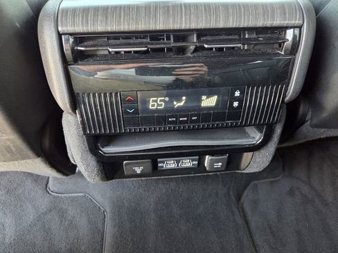 Used 2024 Jeep Wagoneer L Series II RWD image 18