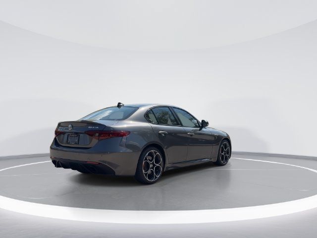 Used 2023 Alfa Romeo Giulia Veloce RWD image 8