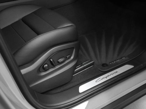 New 2025 Porsche Cayenne E-Hybrid image 81