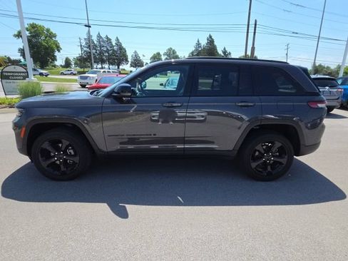 Used 2024 Jeep Grand Cherokee Altitude AWD/4WD image 11