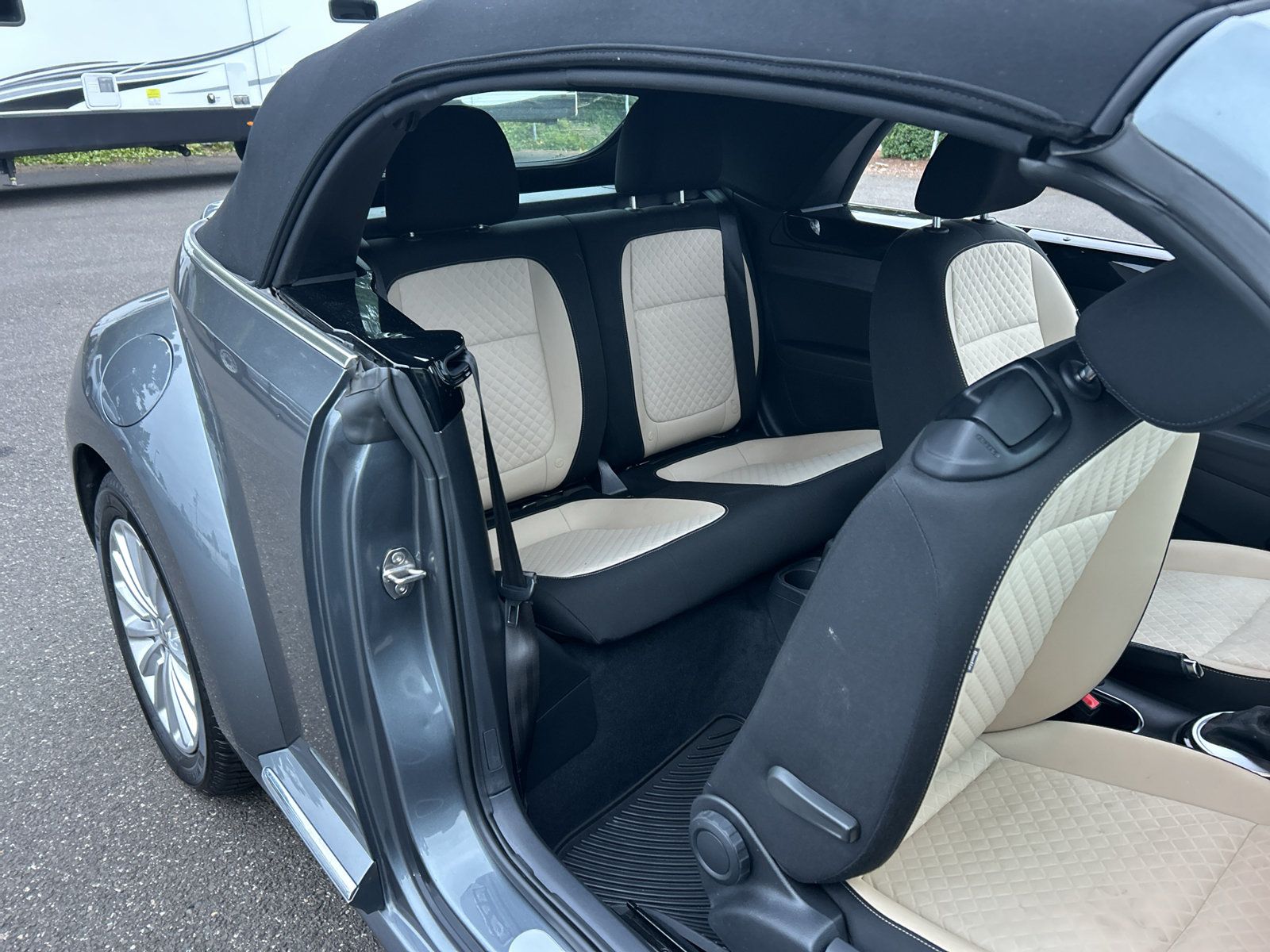 Used 2019 Volkswagen Beetle 2.0T SE FWD image 29