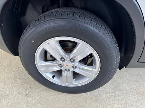 Used 2018 Chevrolet Trax LT w/ LT Convenience Package AWD/4WD image 35