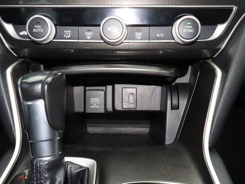 Used 2018 Honda Accord Sport image 11