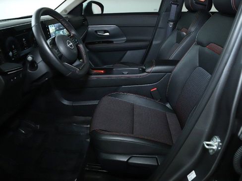 Certified 2025 Nissan Kicks SR w/ SR Premium Package image 20