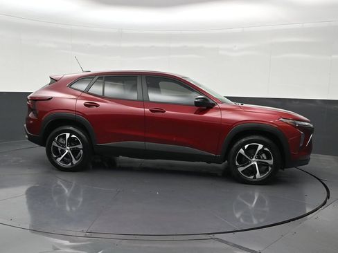 Used 2025 Chevrolet Trax RS FWD image 7
