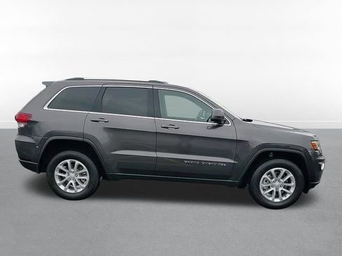 Used 2021 Jeep Grand Cherokee Laredo image 4