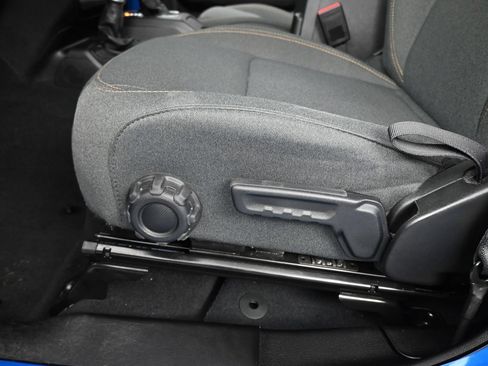 Used 2024 Jeep Wrangler Unlimited w/ Convenience Group AWD/4WD image 10