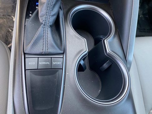 Used 2023 Toyota Camry SE image 12