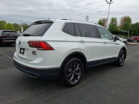 Certified 2023 Volkswagen Tiguan SE w/ Panoramic Sunroof Package AWD/4WD image 8
