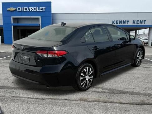Used 2021 Toyota Corolla LE FWD image 4