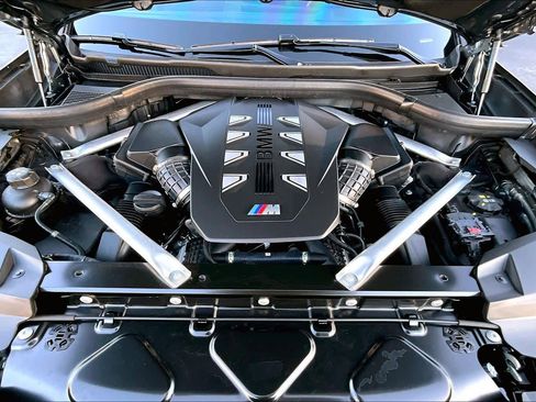 Used 2025 BMW X7 M60i image 31