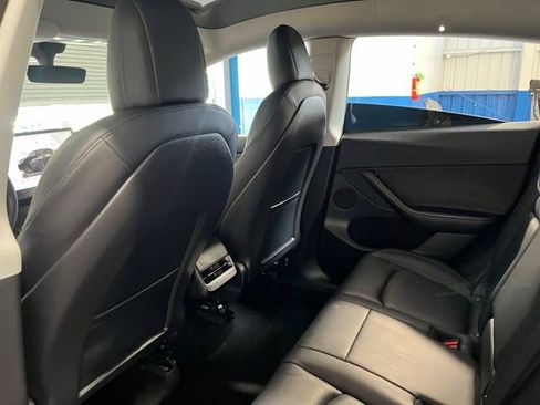 Used 2022 Tesla Model Y Long Range AWD/4WD image 17