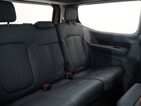 Used 2022 Jeep Grand Wagoneer Series II w/ Premium Group II image 15