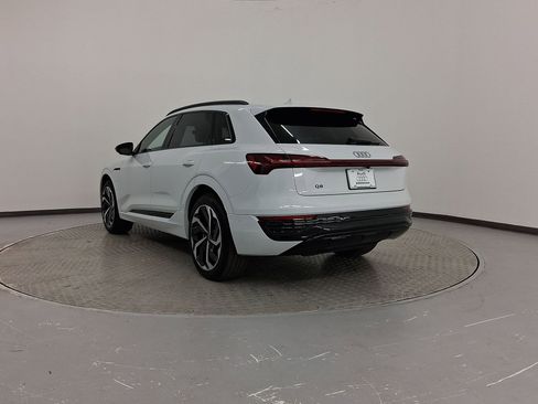 Used 2024 Audi Q8 e-tron Premium Plus w/ Premium Plus Package image 3