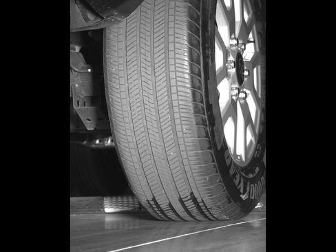Used 2025 Toyota Tacoma SR5 AWD/4WD image 16