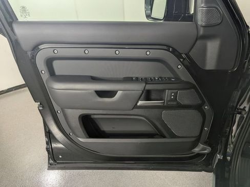 Used 2022 Land Rover Defender 110 V8 AWD/4WD image 9