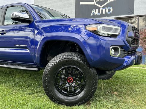 Used 2022 Toyota Tacoma Limited image 4