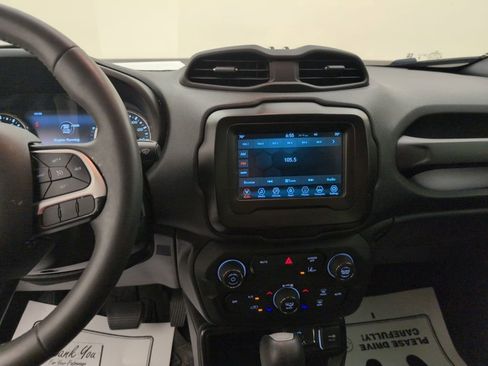 Used 2021 Jeep Renegade Latitude image 17