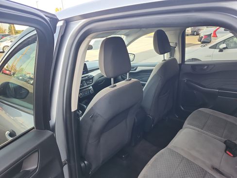 Used 2022 Ford Escape SE FWD image 18