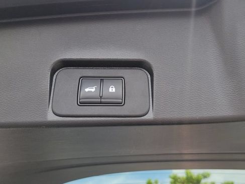 Used 2023 Nissan Rogue SV w/ SV Premium B Package FWD image 9